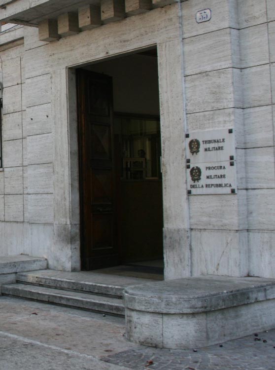LE CIRCOSTANZE AGGRAVANTI                  NEL DIRITTO PENALE MILITARE.
